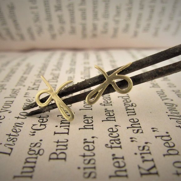 Gold earrings. 14k Yellow gold earrings for women